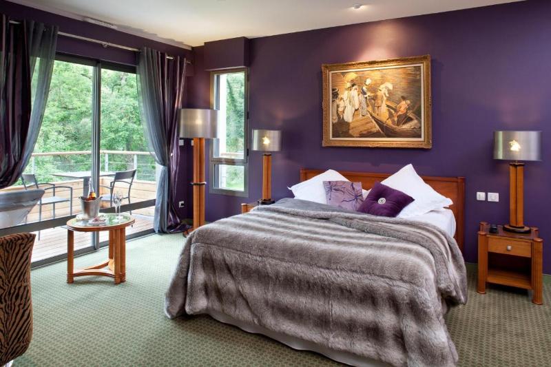 발코니가 있는 스위트, Logis La Source Bleue