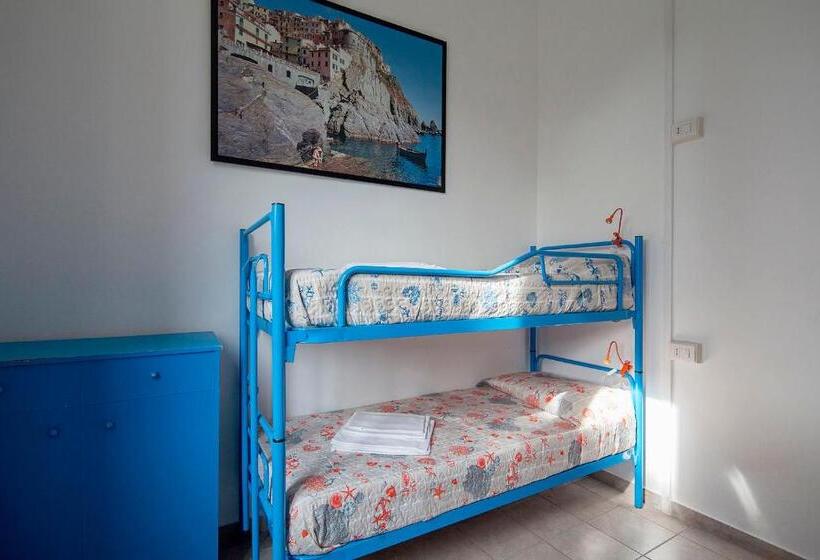 غرفة قياسية رباعية, Ostello Corniglia