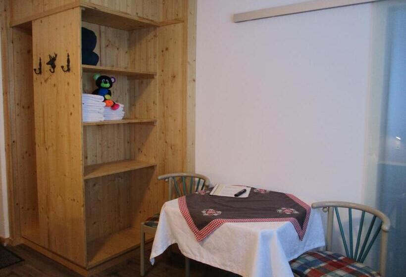 חדר משפחתי נוף להרים, Adlerhorst