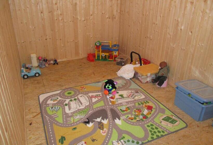 חדר סטנדרט לארבעה, Adlerhorst