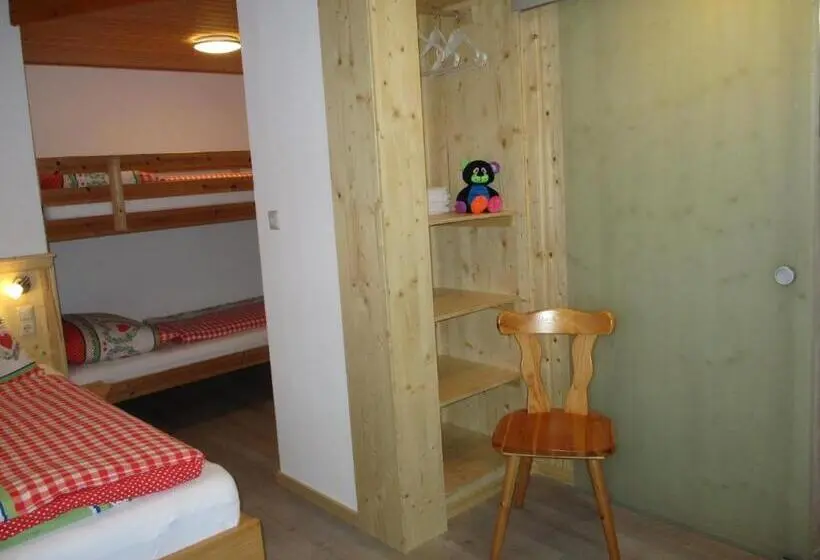 スタンダード4人部屋, Adlerhorst