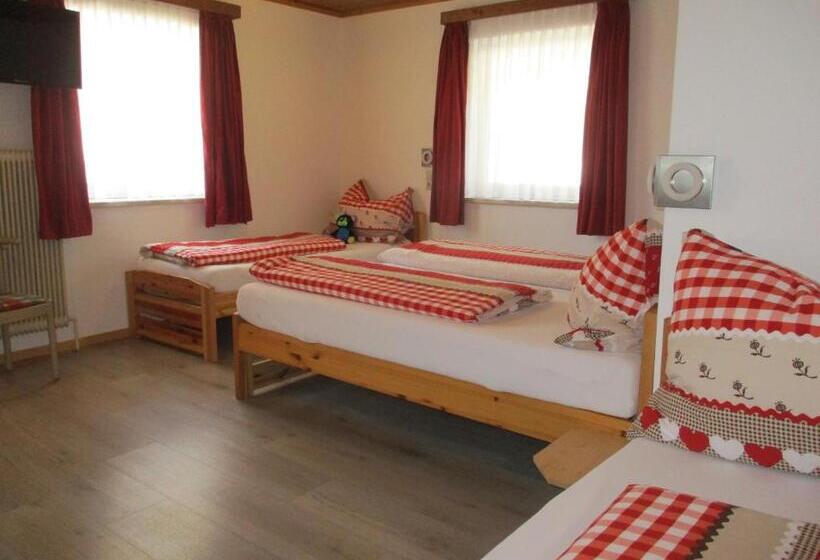 חדר סטנדרט לארבעה, Adlerhorst