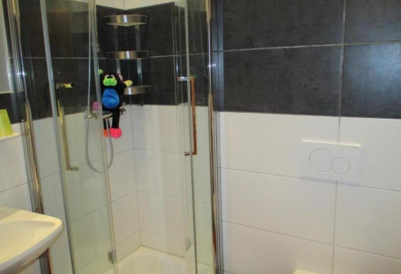 דירה בת חדר שינה 1 עם מרפסת, Adlerhorst