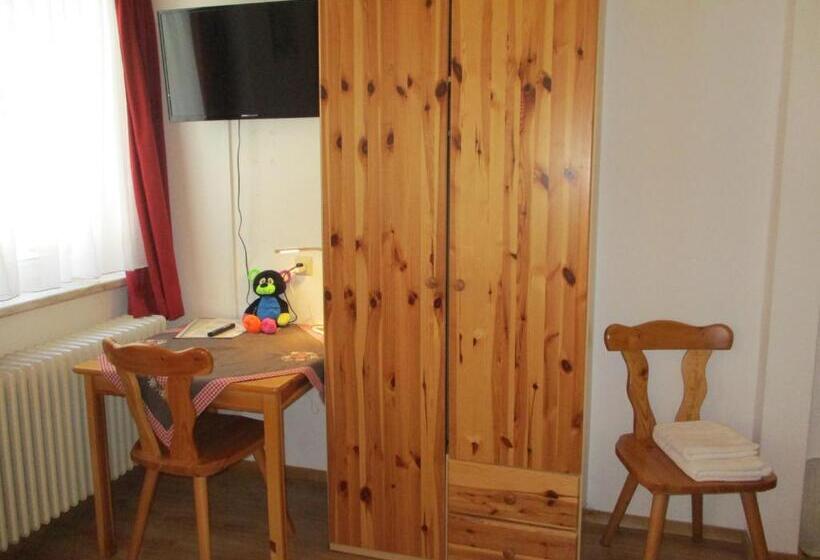 חדר סטנדרט יחיד, Adlerhorst