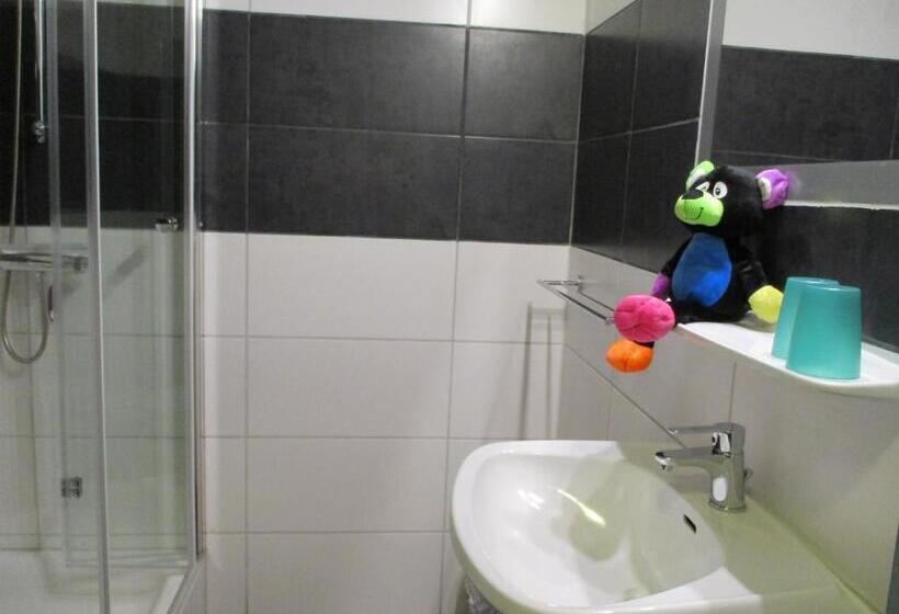 חדר סטנדרט יחיד, Adlerhorst