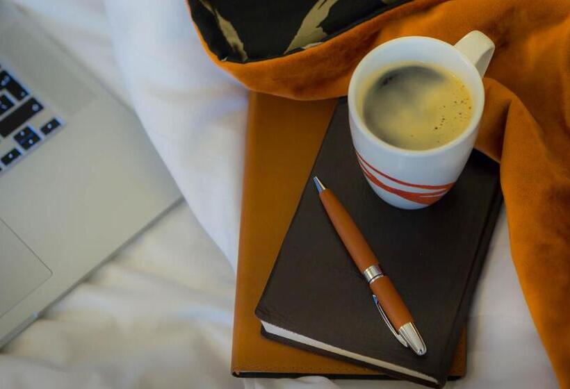 Номер Deluxe, Clayton Hotel Belfast City