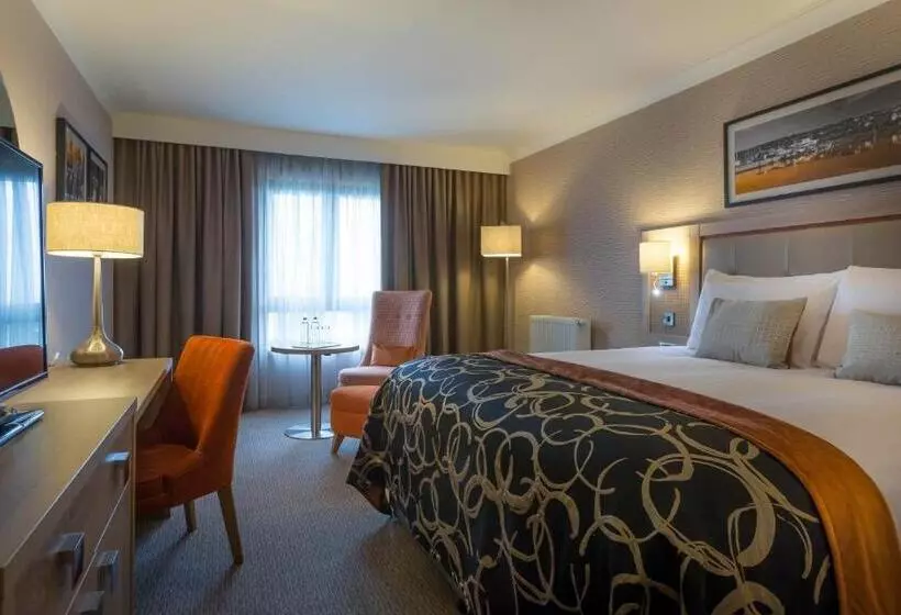 اتاق اجرایی با تخت بزرگ, Clayton Hotel Belfast City