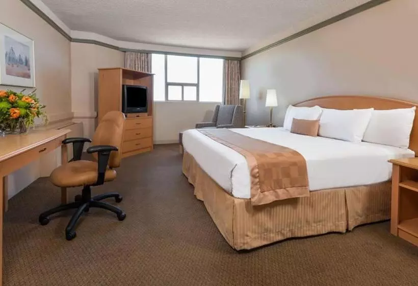 سوئیت با تخت بزرگ, Edmonton Inn And Conference Centre