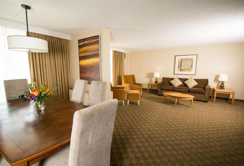 キングサイズベッドのスイートルーム, Edmonton Inn And Conference Centre