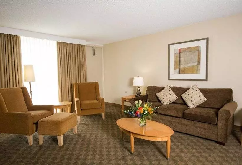 سوییت اجرایی, Edmonton Inn And Conference Centre