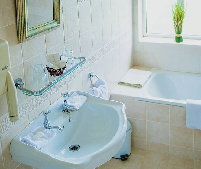 اتاق سوپریور, Fuchsia House