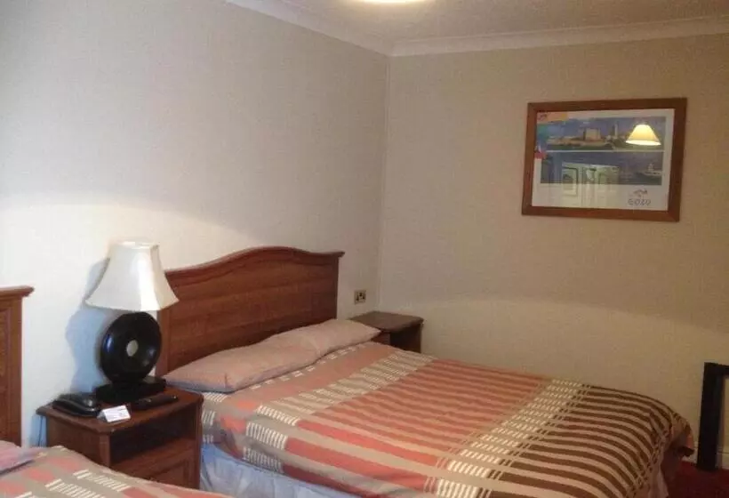 اتاق استاندارد سه نفره, Glendine Inn