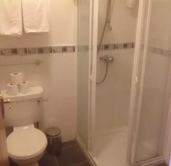 اتاق استاندارد سه نفره, Glendine Inn
