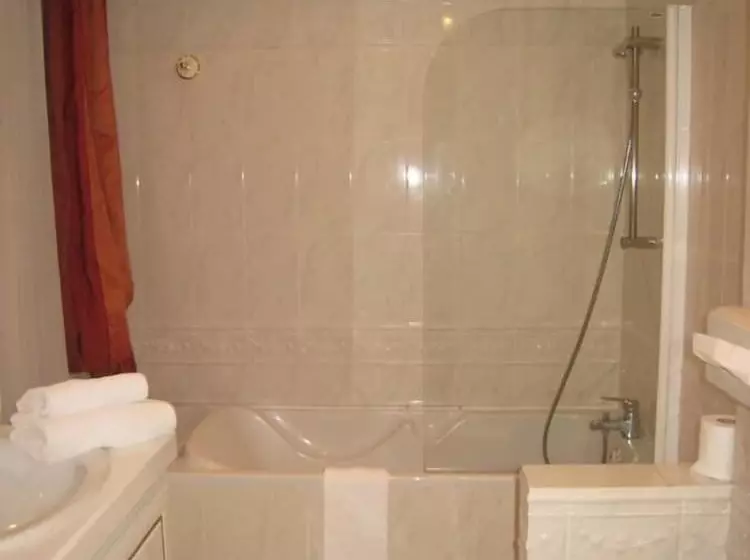 سوییت جونیور, Hôtel Les Maréchaux