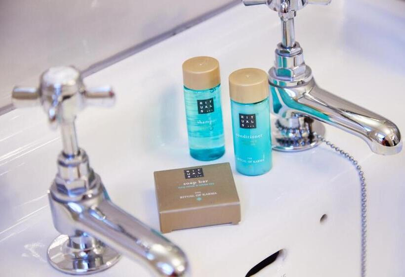 اتاق لوکس, Isaacs Cork City