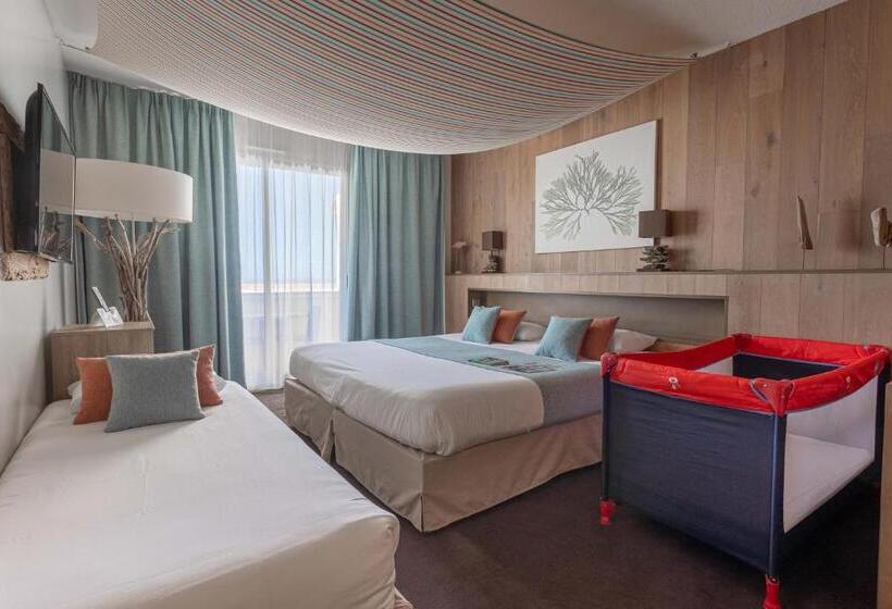 חדר סופריור לשלושה, Logis Hôtel Restaurant Le Calluna