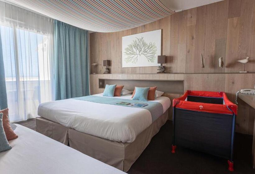 חדר סופריור לשלושה, Logis Hôtel Restaurant Le Calluna