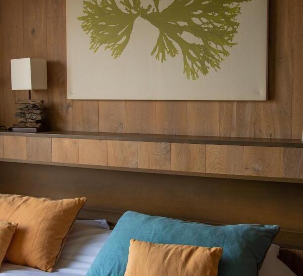 חדר סופריור לשלושה, Logis Hôtel Restaurant Le Calluna