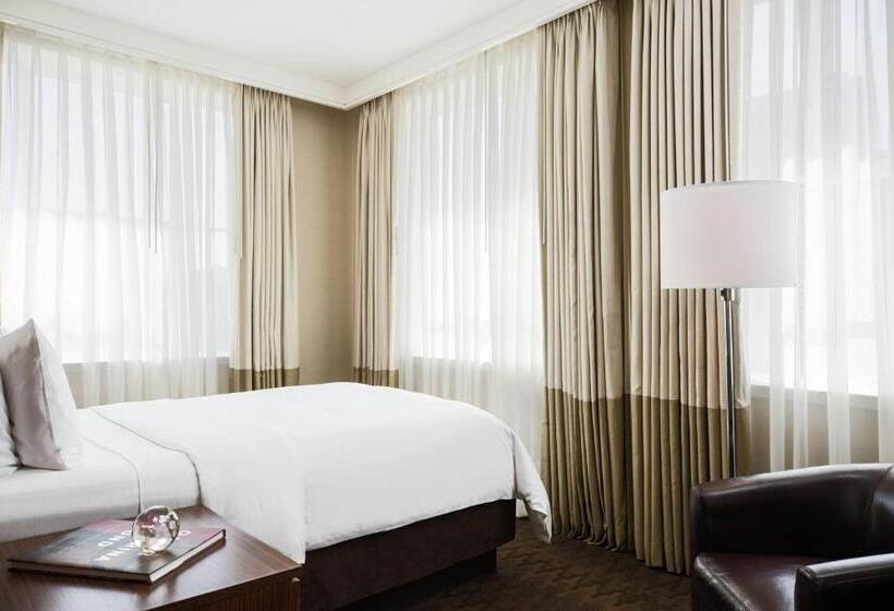Номер Стандарт, Renaissance New Orleans Pere Marquette French Quarter Area
