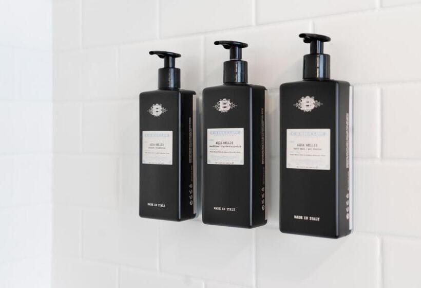 اتاق لوکس, Saint Clair   Magnificent Mile