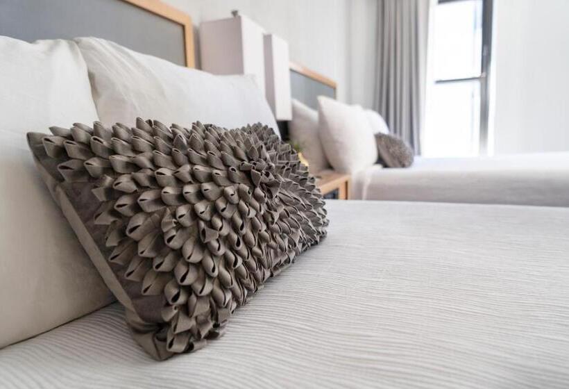 اتاق لوکس, Saint Clair   Magnificent Mile