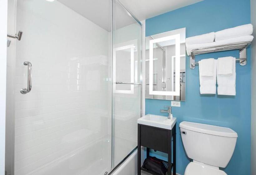 اتاق سوپریور با تخت بزرگ, Saint Clair   Magnificent Mile