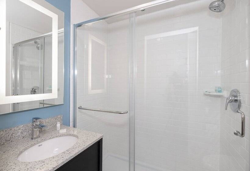 اتاق لوکس, Saint Clair   Magnificent Mile