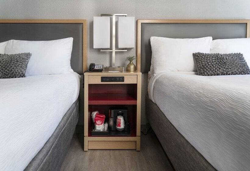 اتاق لوکس, Saint Clair   Magnificent Mile