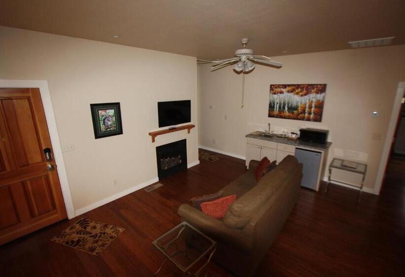 디럭스 스위트, The Inn At Shasta Lake