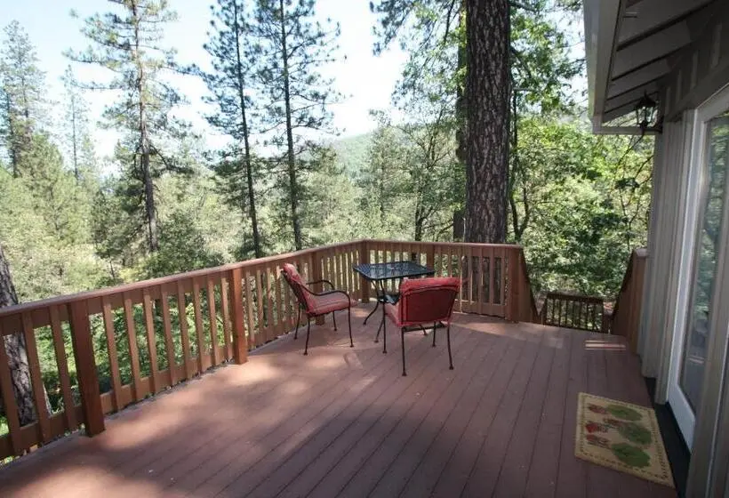 キングサイズベッドのデラックスルーム, The Inn At Shasta Lake