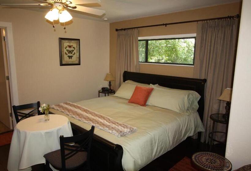 스탠다드 룸 킹사이즈 침대, The Inn At Shasta Lake