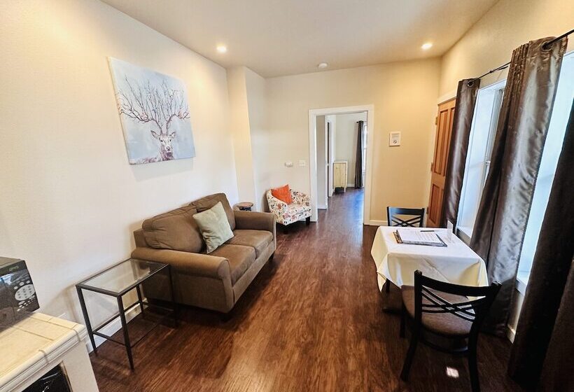 디럭스 스위트, The Inn At Shasta Lake