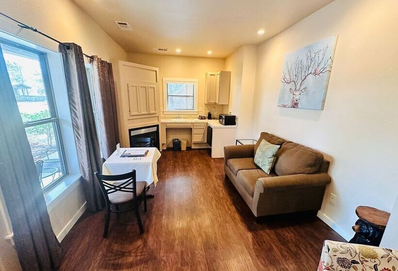 디럭스 스위트, The Inn At Shasta Lake