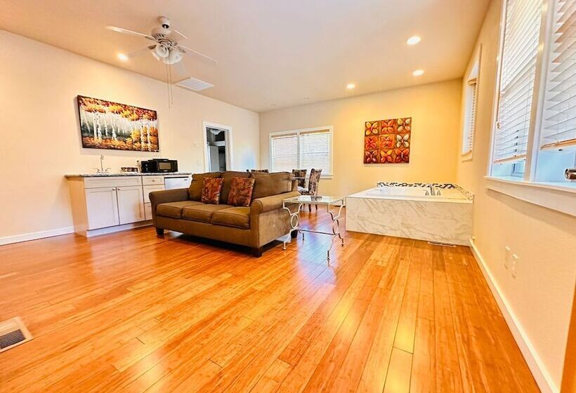 디럭스 스위트, The Inn At Shasta Lake