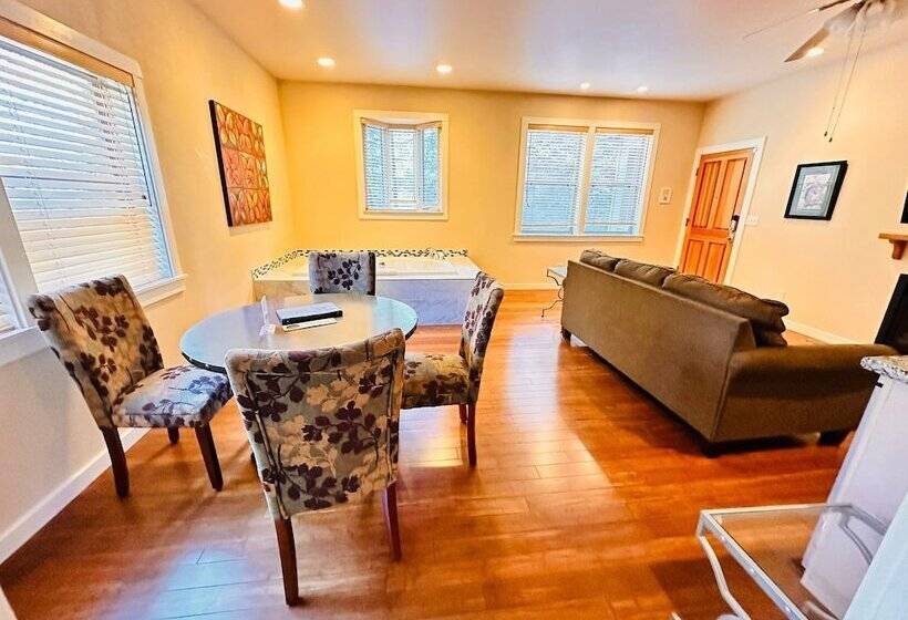 디럭스 스위트, The Inn At Shasta Lake