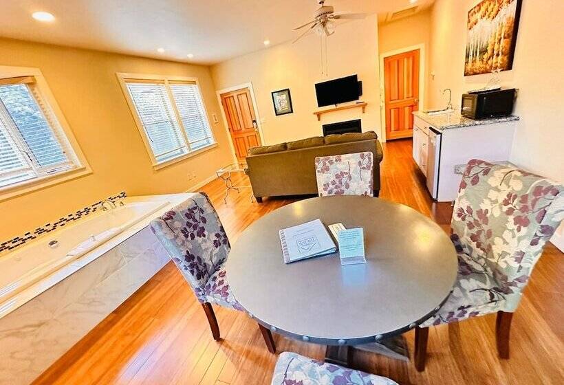 디럭스 스위트, The Inn At Shasta Lake