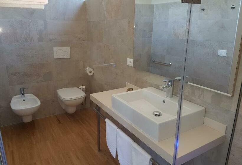 חדר סטנדרט לשלושה עם נוף לגינה, Agritur La Dolce Mela   Adults Only