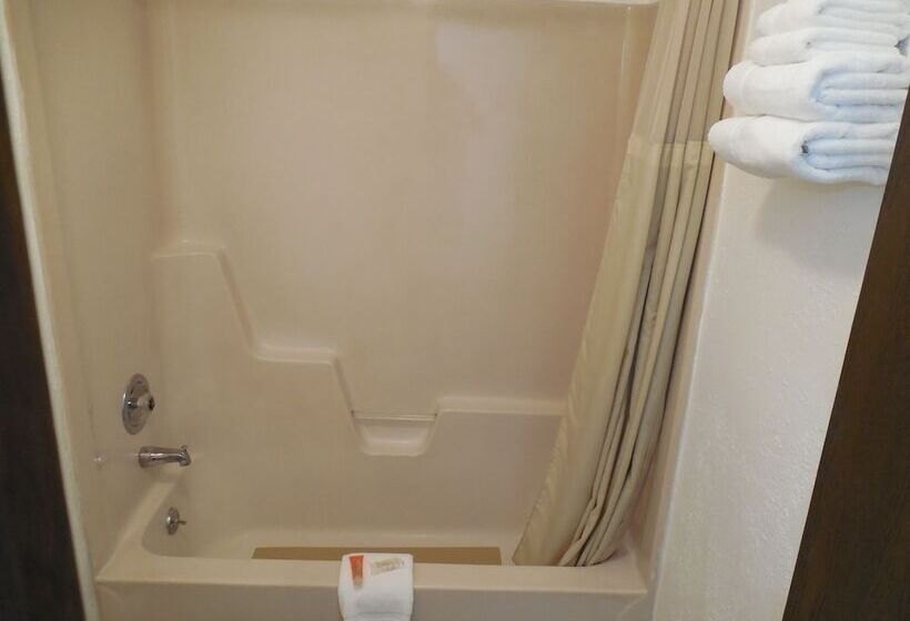 غرفه قياسيه سريرين مزدوجين, Motel 70