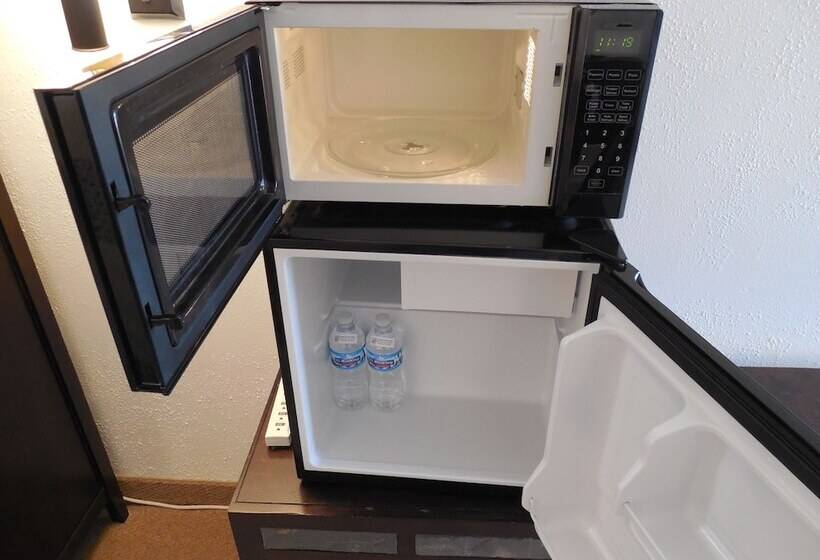 غرفه قياسيه سريرين مزدوجين, Motel 70