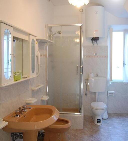 이코노미 룸, Corniglia Dreams