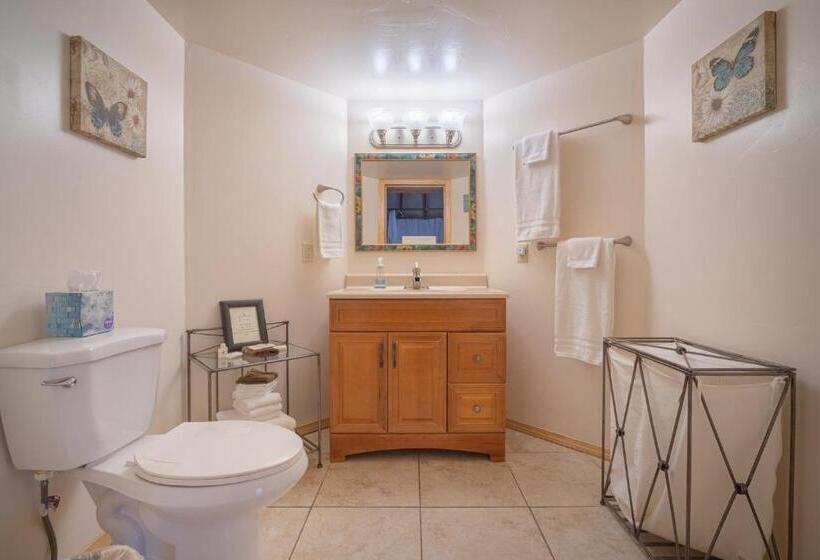 Standard Tent, Strawhouse Resorts