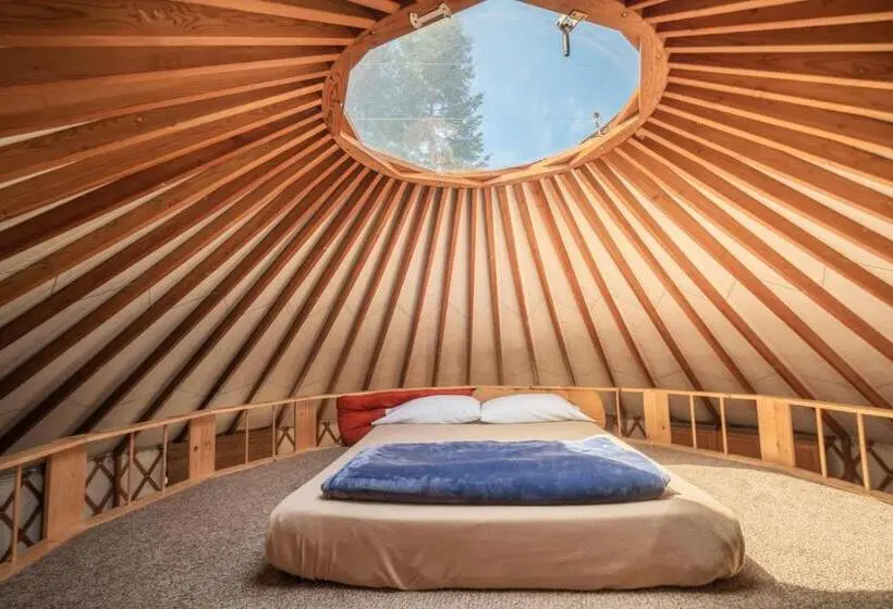 Standard Tent, Strawhouse Resorts