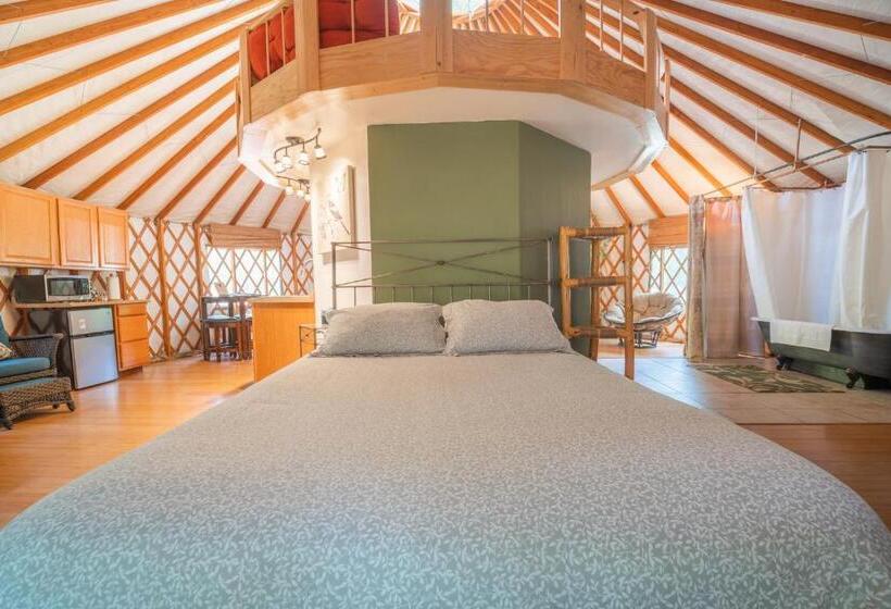 Standard Tent, Strawhouse Resorts