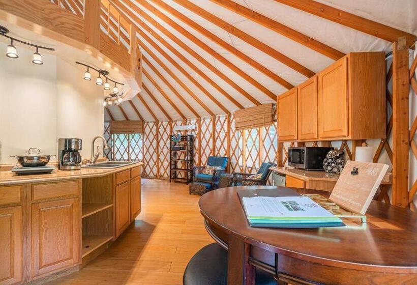 Standard Tent, Strawhouse Resorts