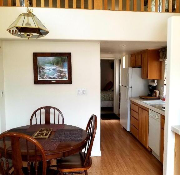 בית, חדר שינה 1, Strawhouse Resorts