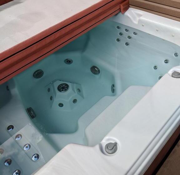 Номер Стандарт Вид на Сад, Strong Timbers Bnb