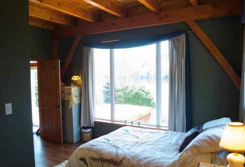 Номер Стандарт Вид на Сад, Strong Timbers Bnb