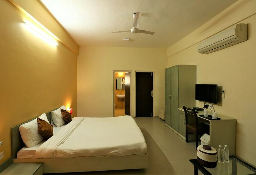 标准间带双人床, Goverdhan Greens Resort Dwarka L Hotels In Dwarka