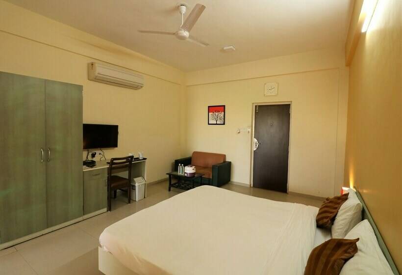 غرفة قياسية سرير مزدوج, Goverdhan Greens Resort Dwarka L Hotels In Dwarka