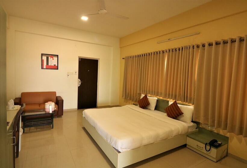 غرفة قياسية سرير مزدوج, Goverdhan Greens Resort Dwarka L Hotels In Dwarka